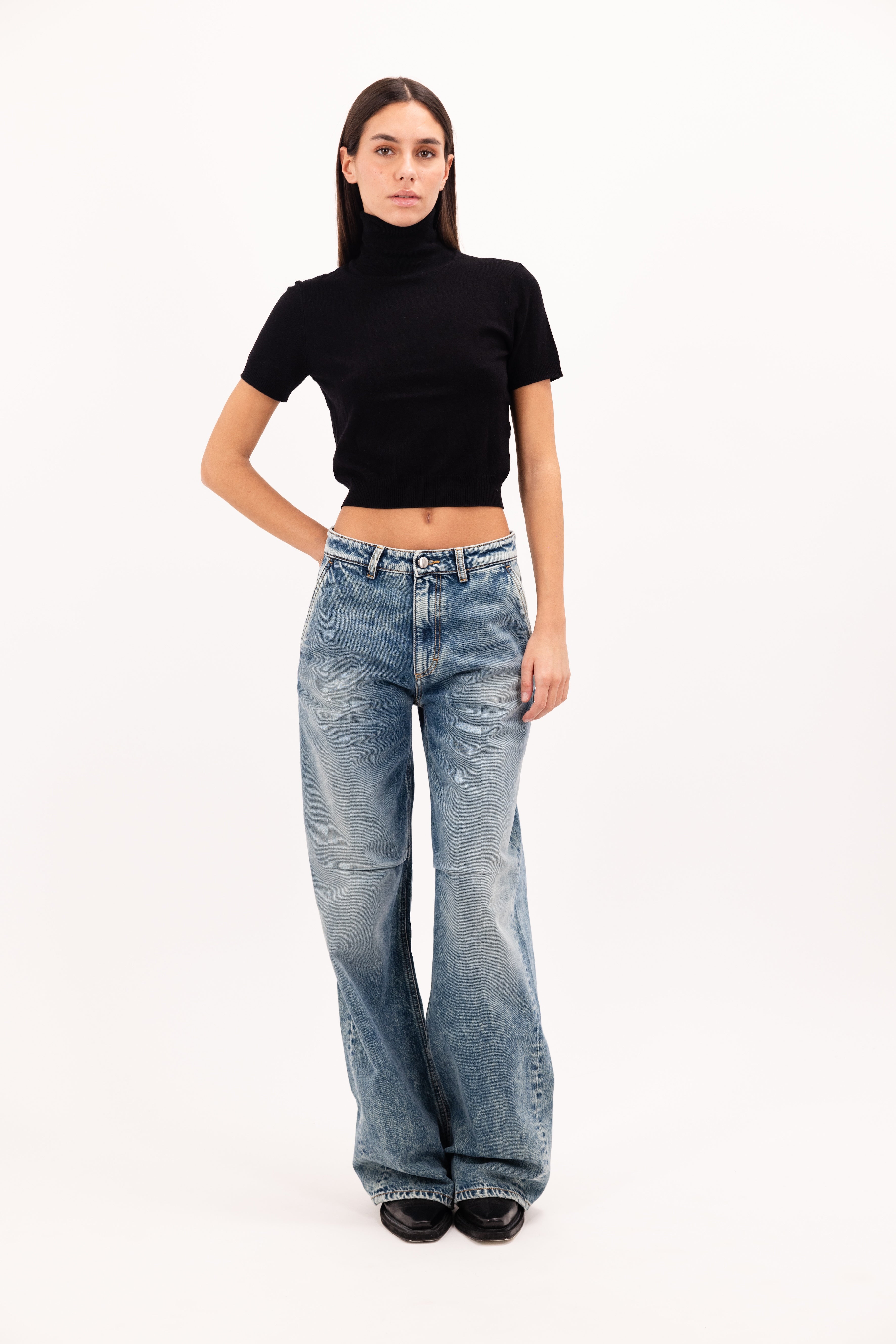 Ava women’s wide leg jeans in aged stone wash, 100% rigid cotton denim, worn by a model with a black top.