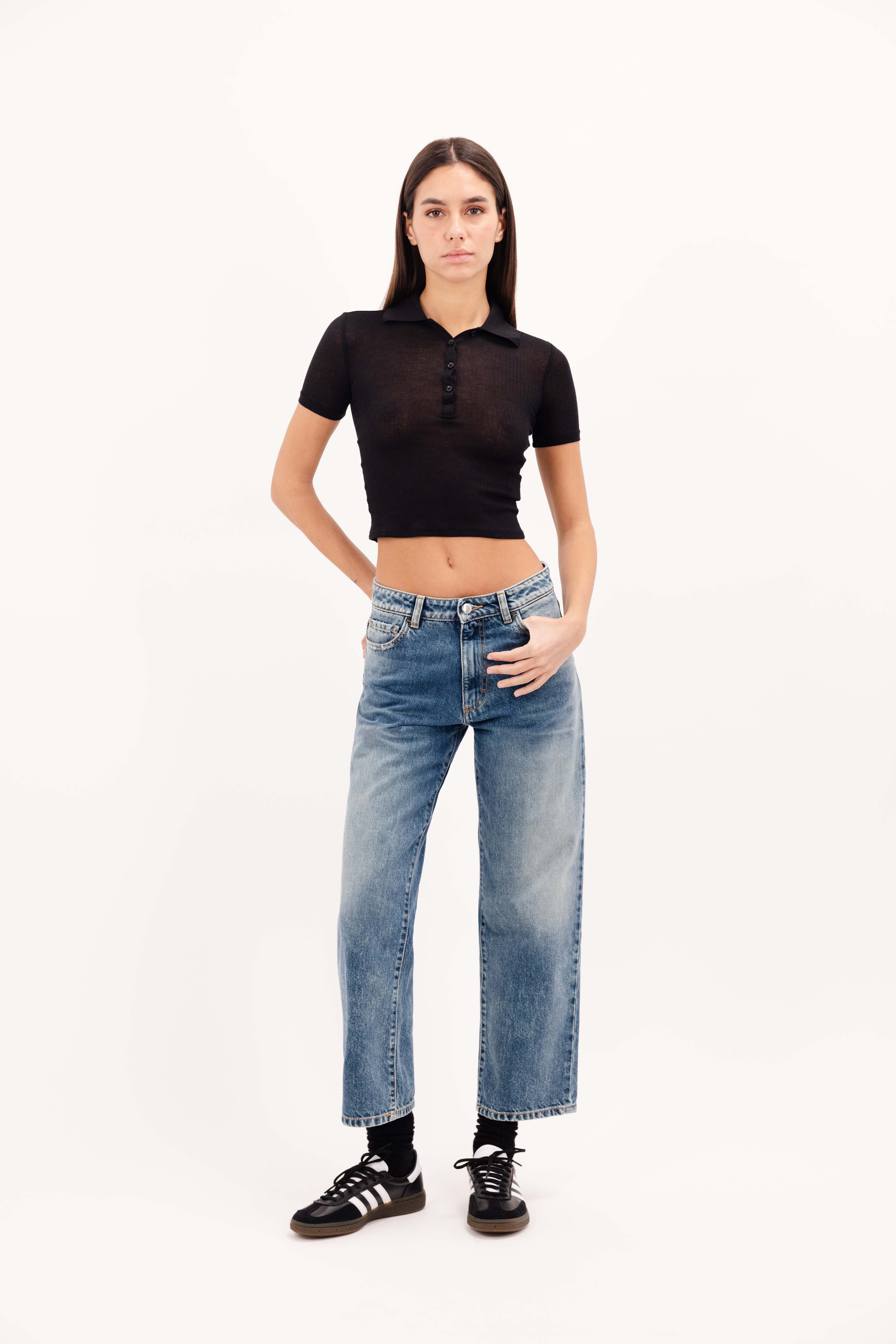 Jill women’s straight leg jeans in aged stone wash, 100% rigid cotton denim, worn by a model with a black top.