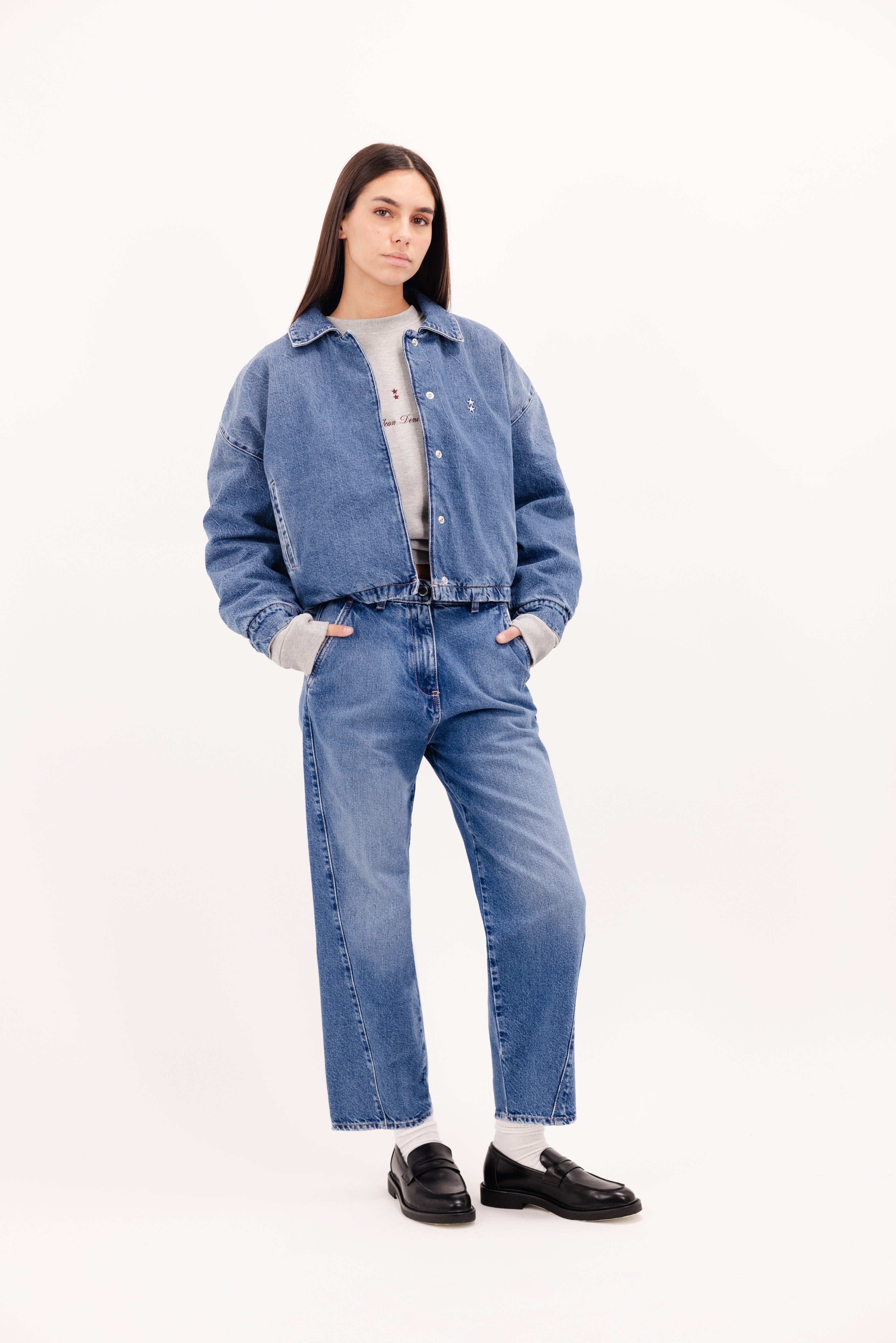 Kleo women’s jacket in eclipse wash, 100% rigid cotton denim, worn by a model with jeans.