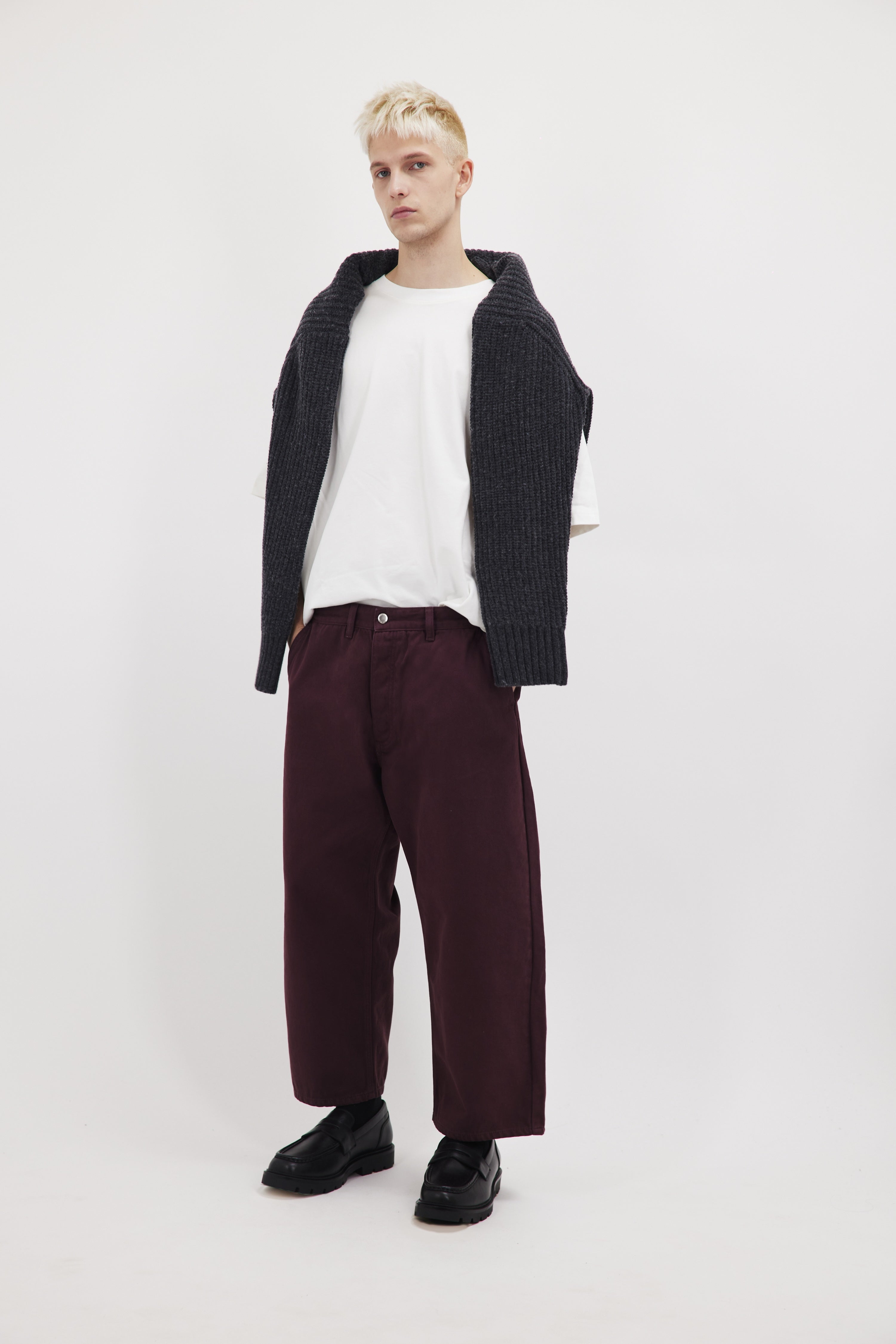 Leo men’s wide leg crop jeans in cherry wash, 100% rigid cotton denim, worn by a model with a white t-shirt.