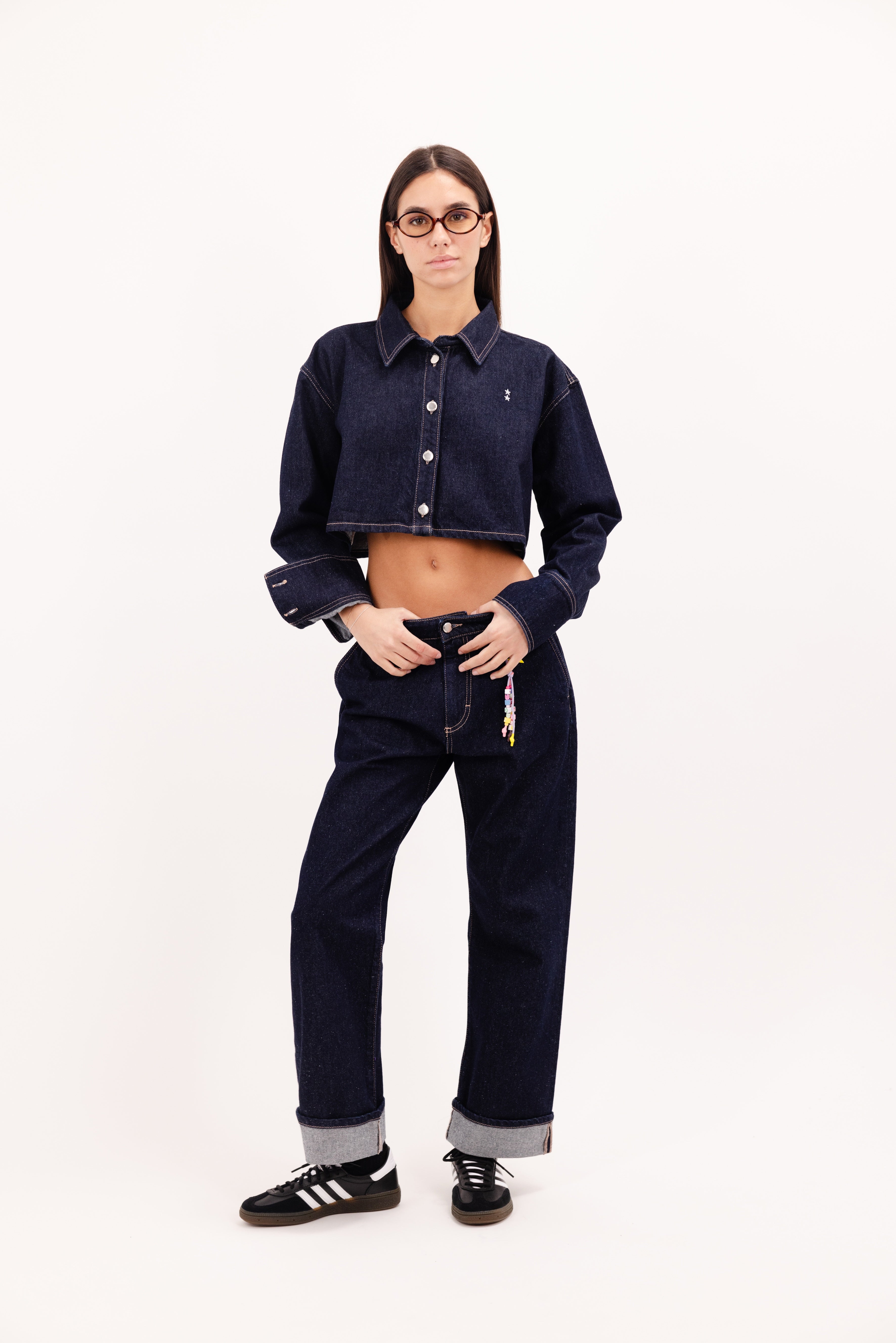 Amber women’s denim shirt in indigo raw, 100% rigid cotton denim, worn by a model with a denim jeans.