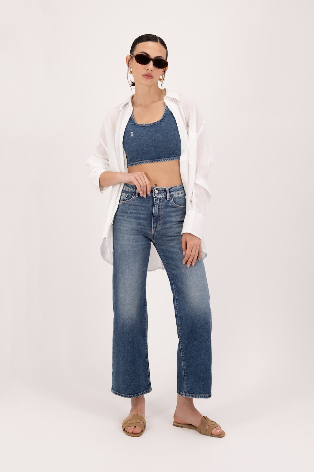 Angie women’s flared crop jeans in dark used wash, 99% cotton denim and 1% Elastan fibers, worn by a model with a denim top.