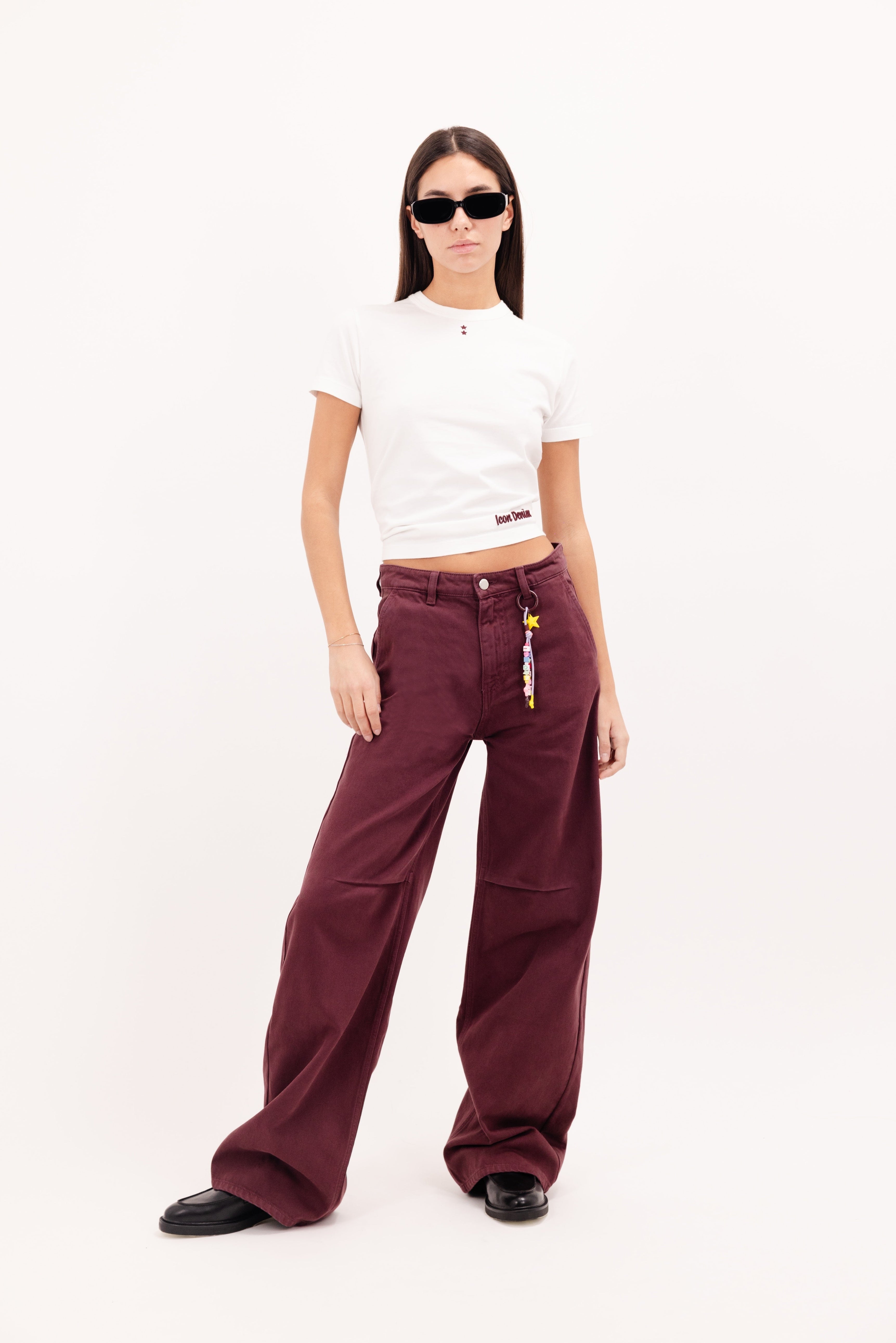 Ava women’s wide leg jeans in cherry wash, 100% rigid cotton denim, worn by a model with a white t-shirt.