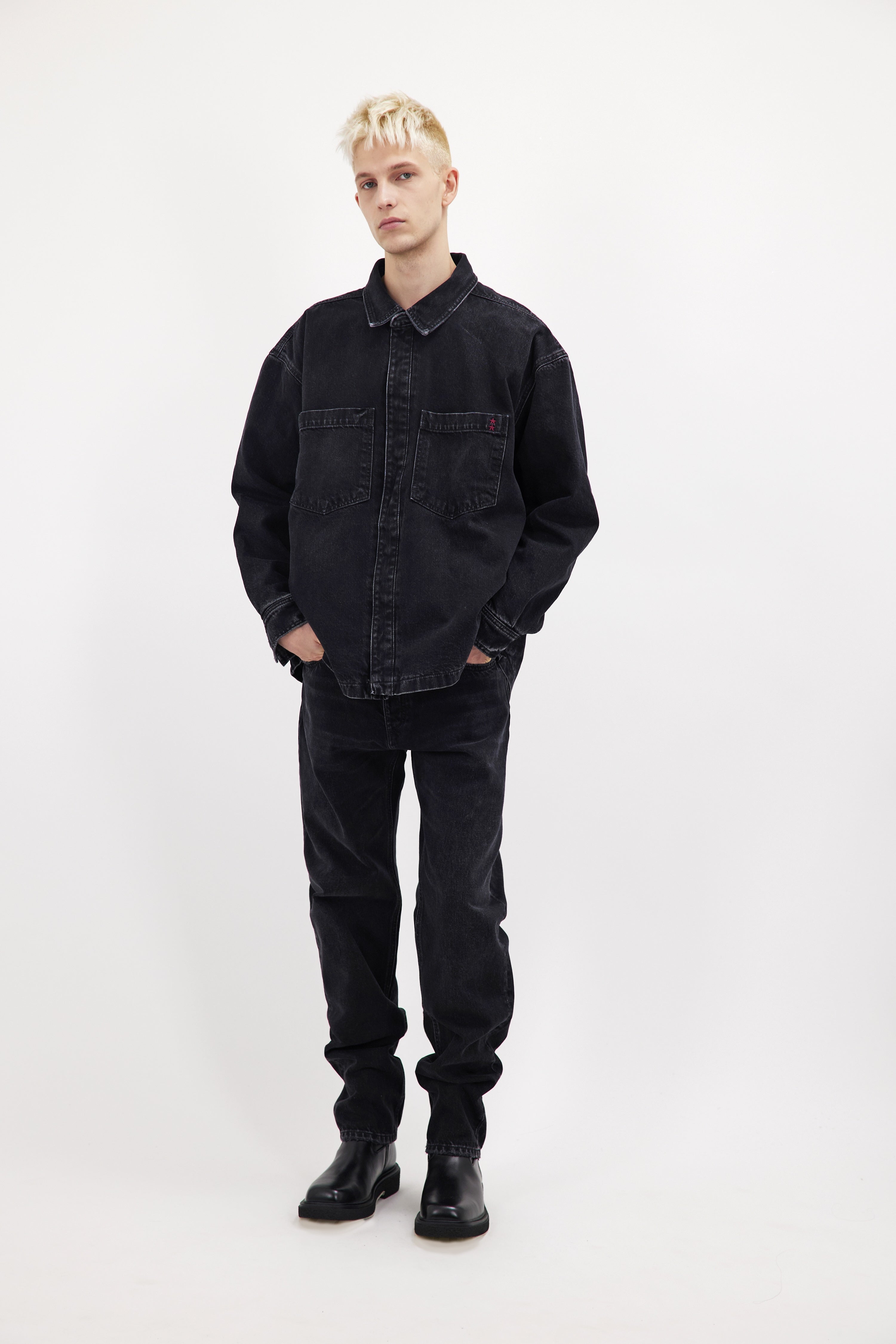 Billy men’s oversize shirt in graphite black wash, 100% rigid cotton denim, worn by a model with jeans.