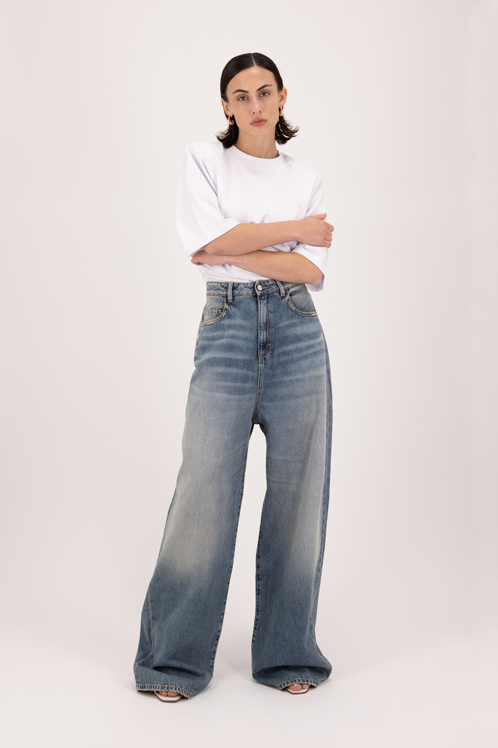 Coco women’s wide leg jeans in smoke blue wash, 100% rigid cotton denim, worn by a model with a white t-shirt.
