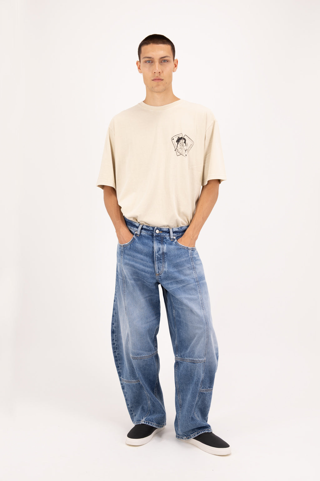 Cole men’s balloon jeans in eclipse wash, 100% rigid cotton denim, worn by a model with a desert t-shirt.