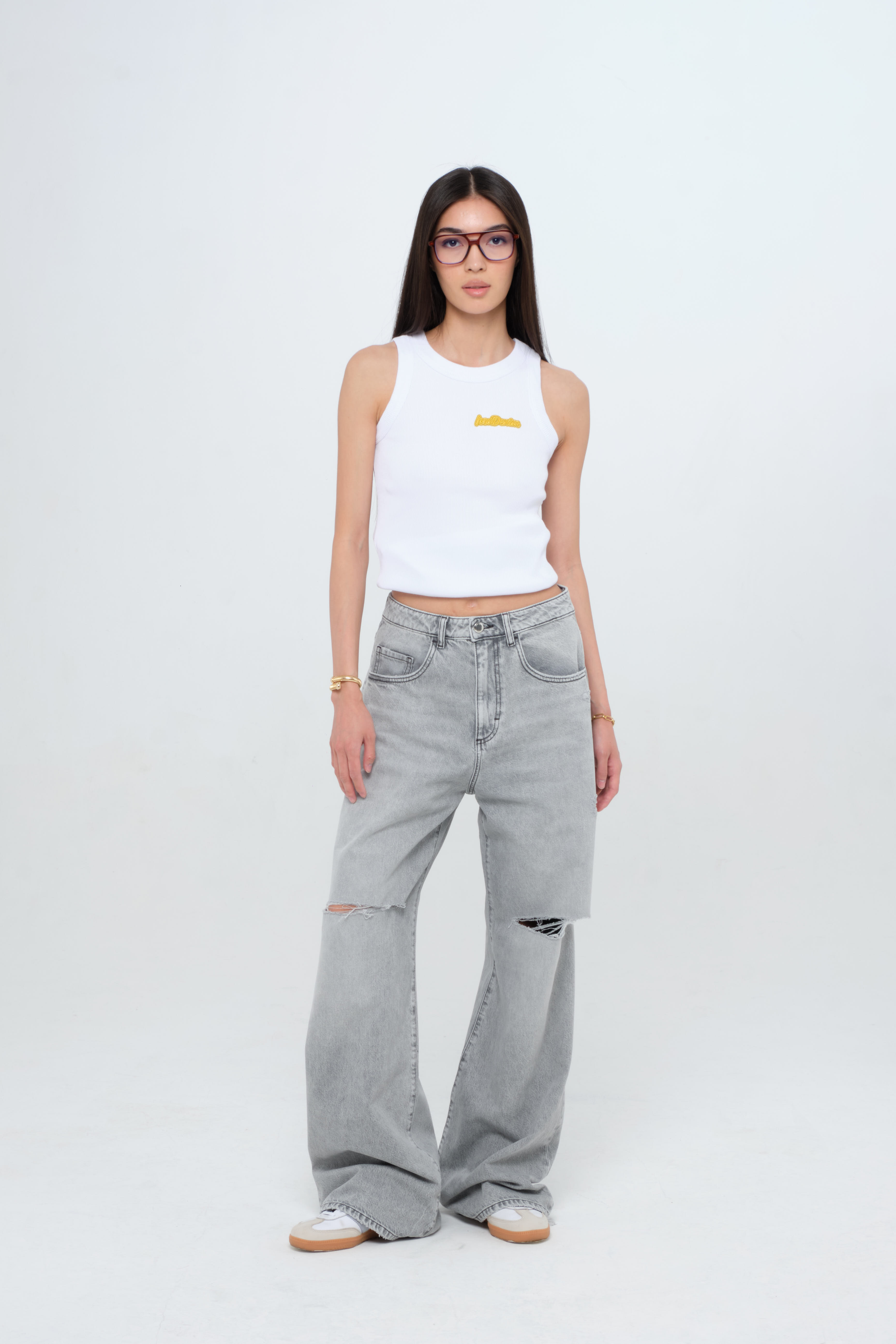 Debby women’s wide leg jeans in gray wash, 100% rigid cotton denim, worn by a model with a white tank top.