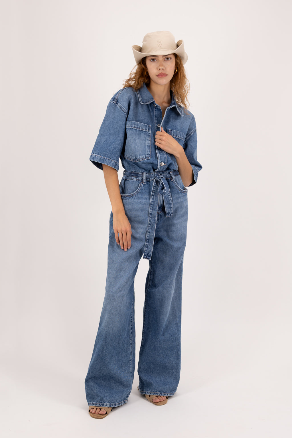 Duna women’s jumpsuit in eclipse wash, 100% rigid soft cotton denim, worn by a model.
