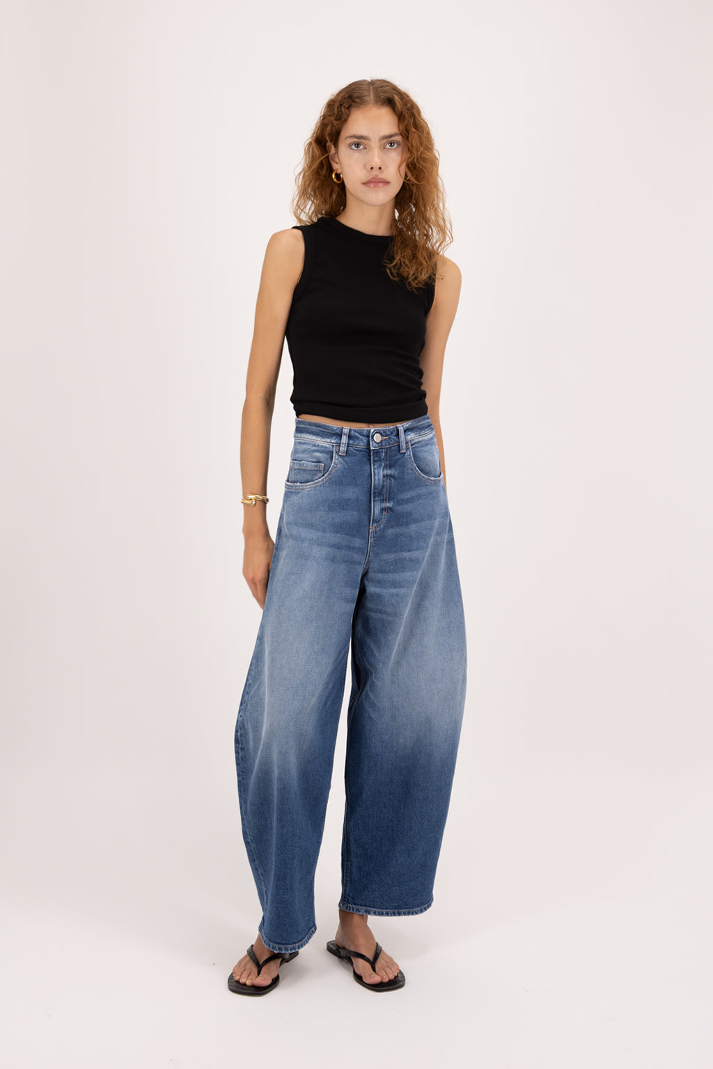 Ginny women’s balloon jeans in eclipse wash, 100% rigid cotton denim, worn by a model with a black tank top.