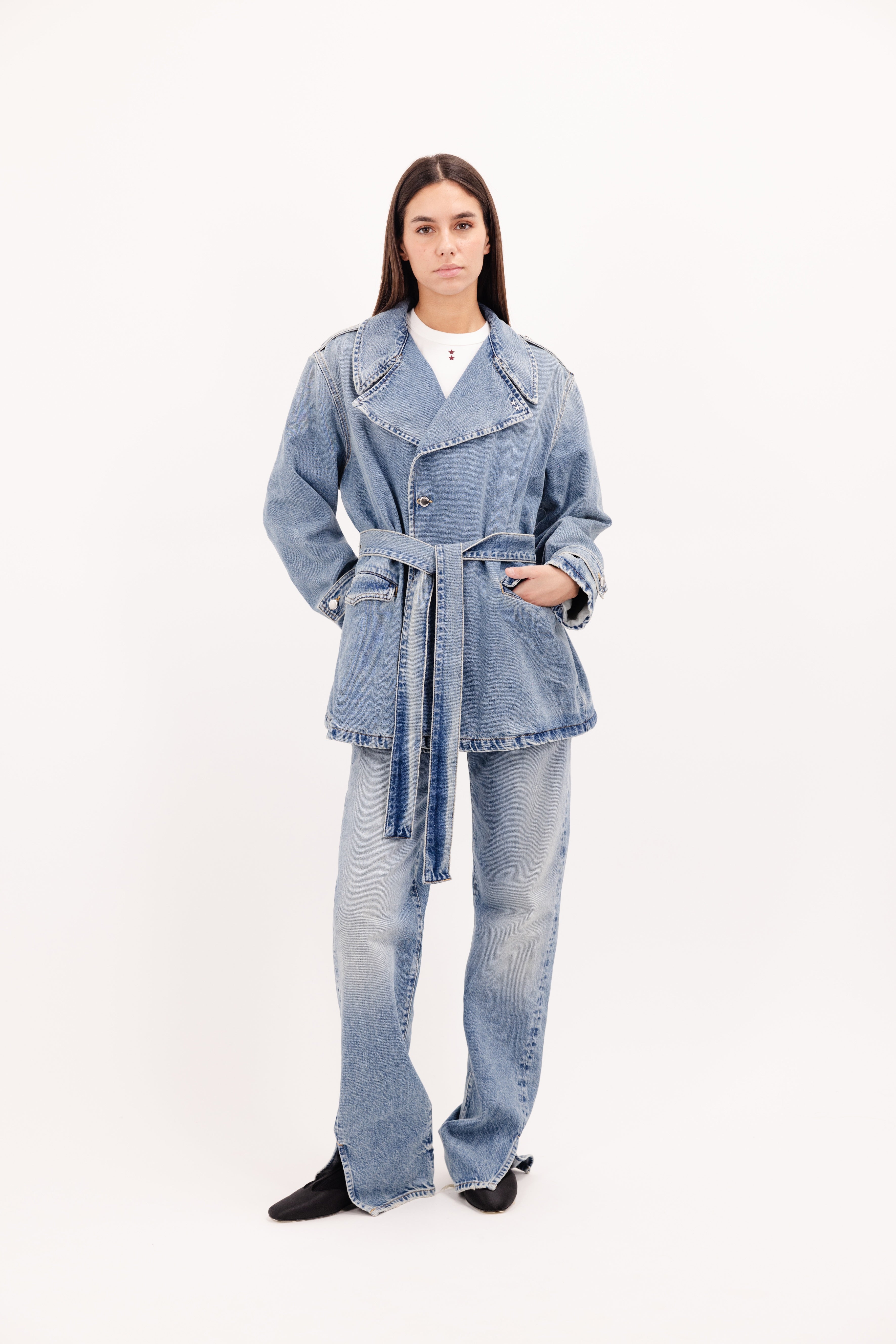 Harper women's oversize blazer in smoke blue wash, 100% rigid cotton denim, worn by a model with jeans.