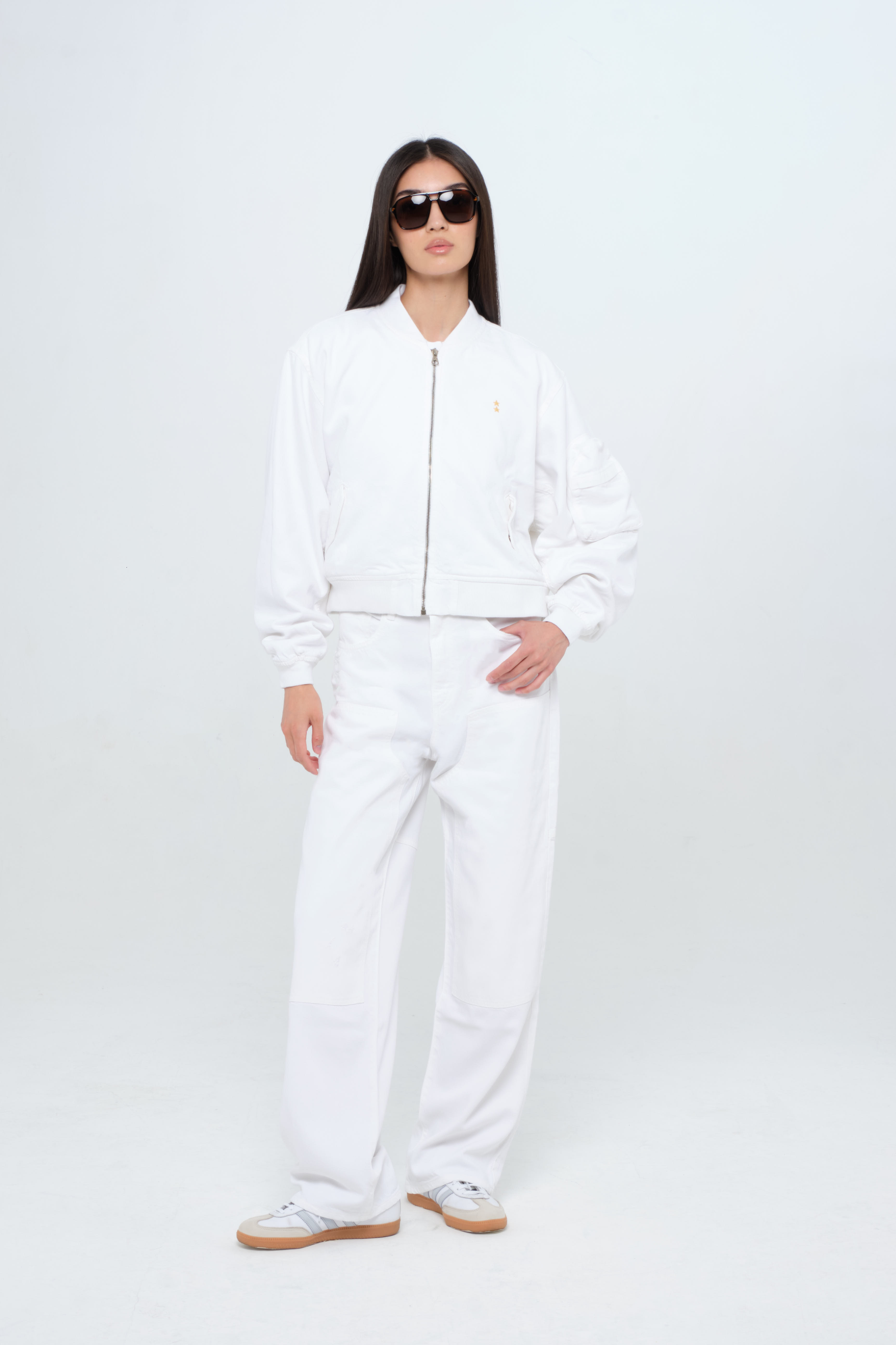 Ivy women’s jacket in white, 100% rigid soft cotton denim, worn by a model with white jeans.