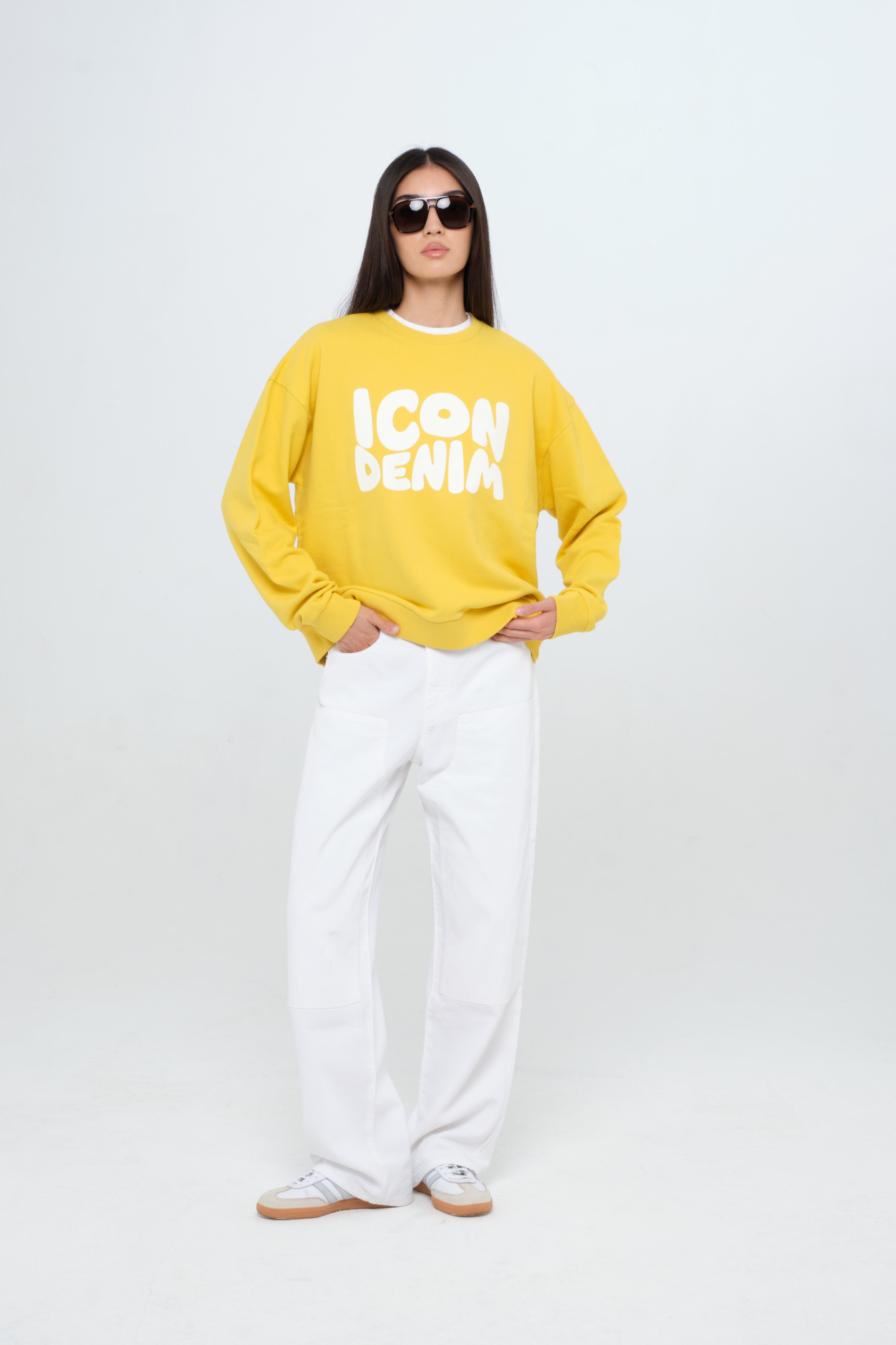 Jamie women’s sweatshirt in sunny, 100% cotton, worn by a model with white jeans.
