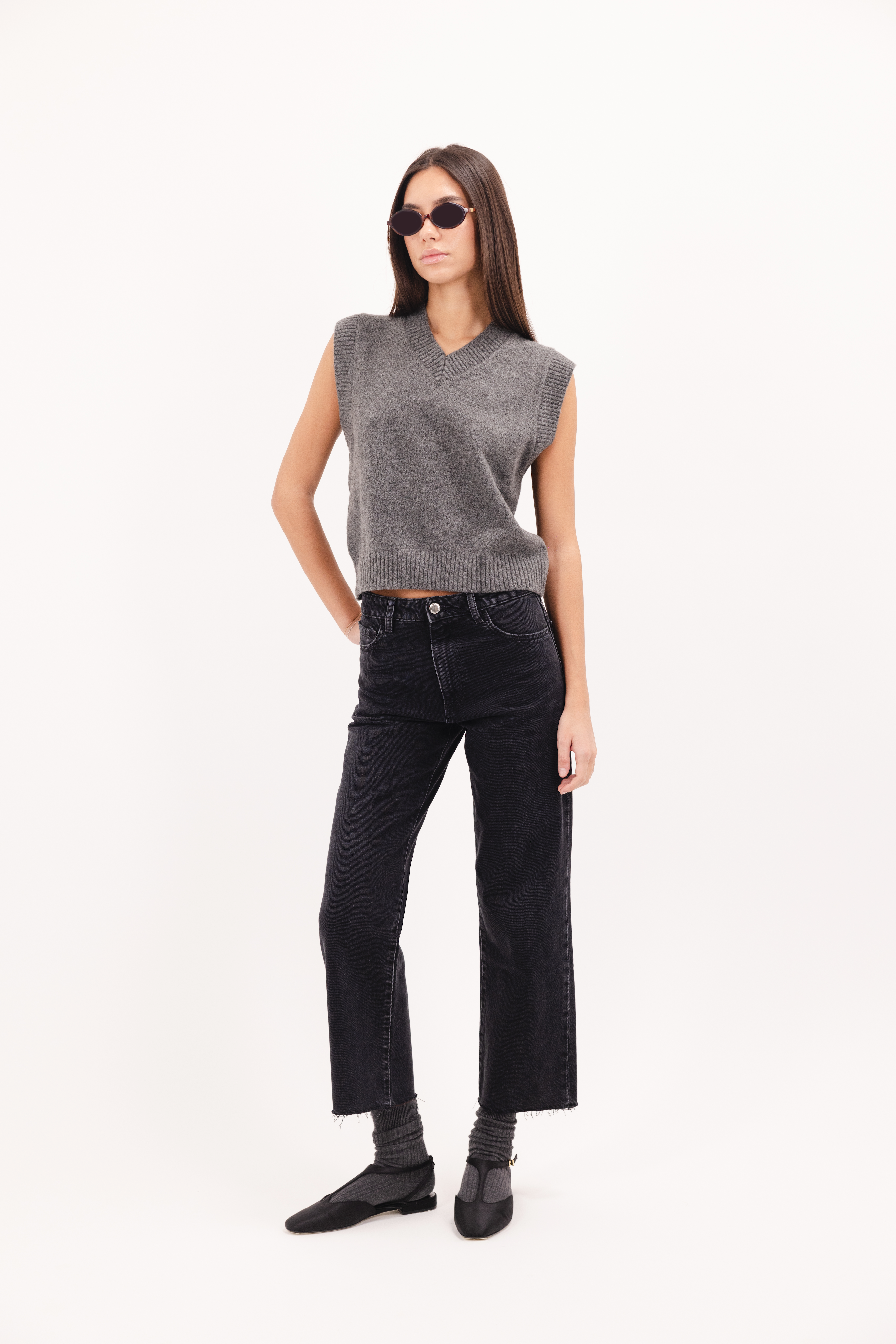 Jill women’s straight leg jeans in graphite black wash, 100% rigid cotton denim, worn by a model with a gray top.