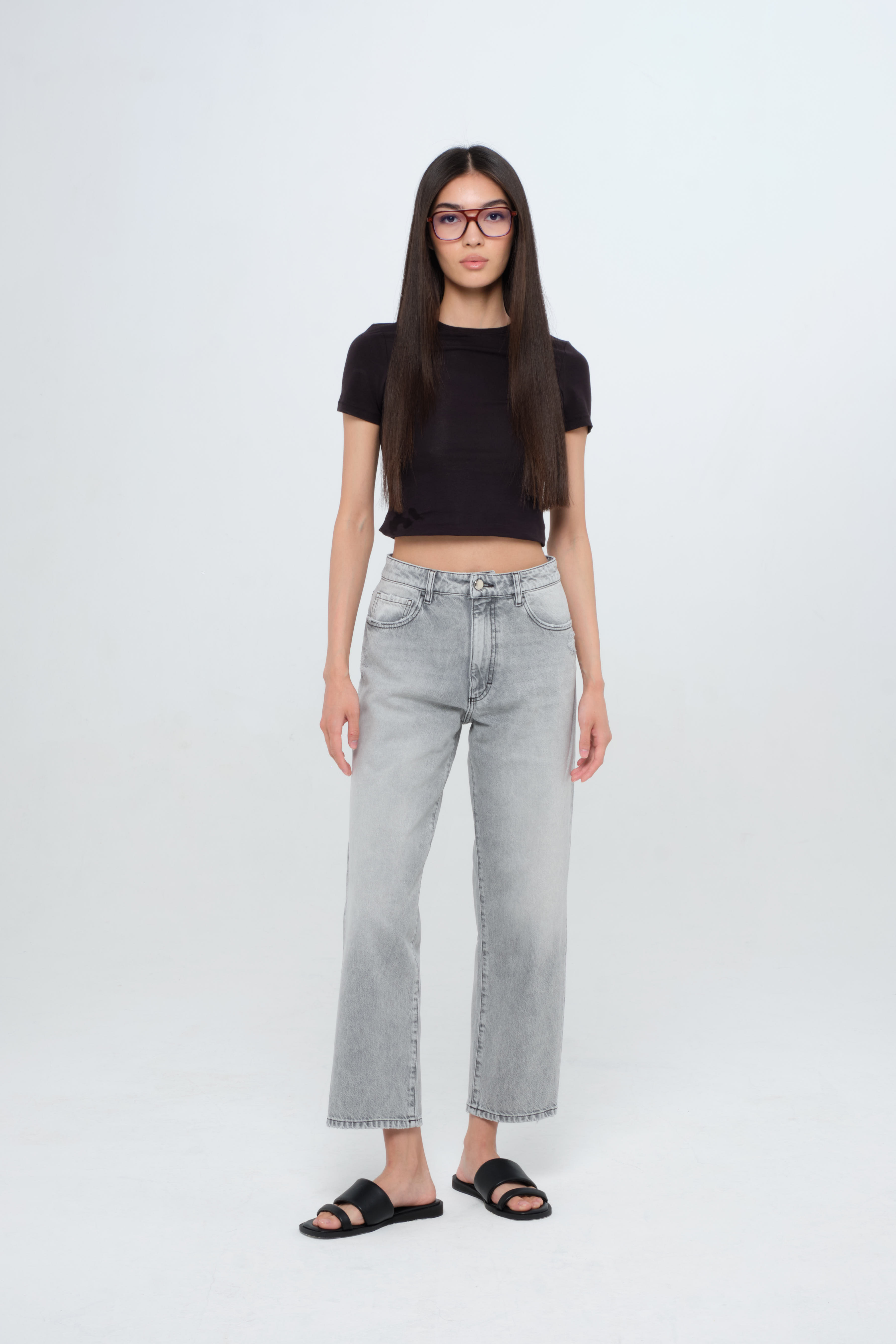 Jill women’s straight leg jeans in gray wash, 100% rigid cotton denim, worn by a model with a black top.