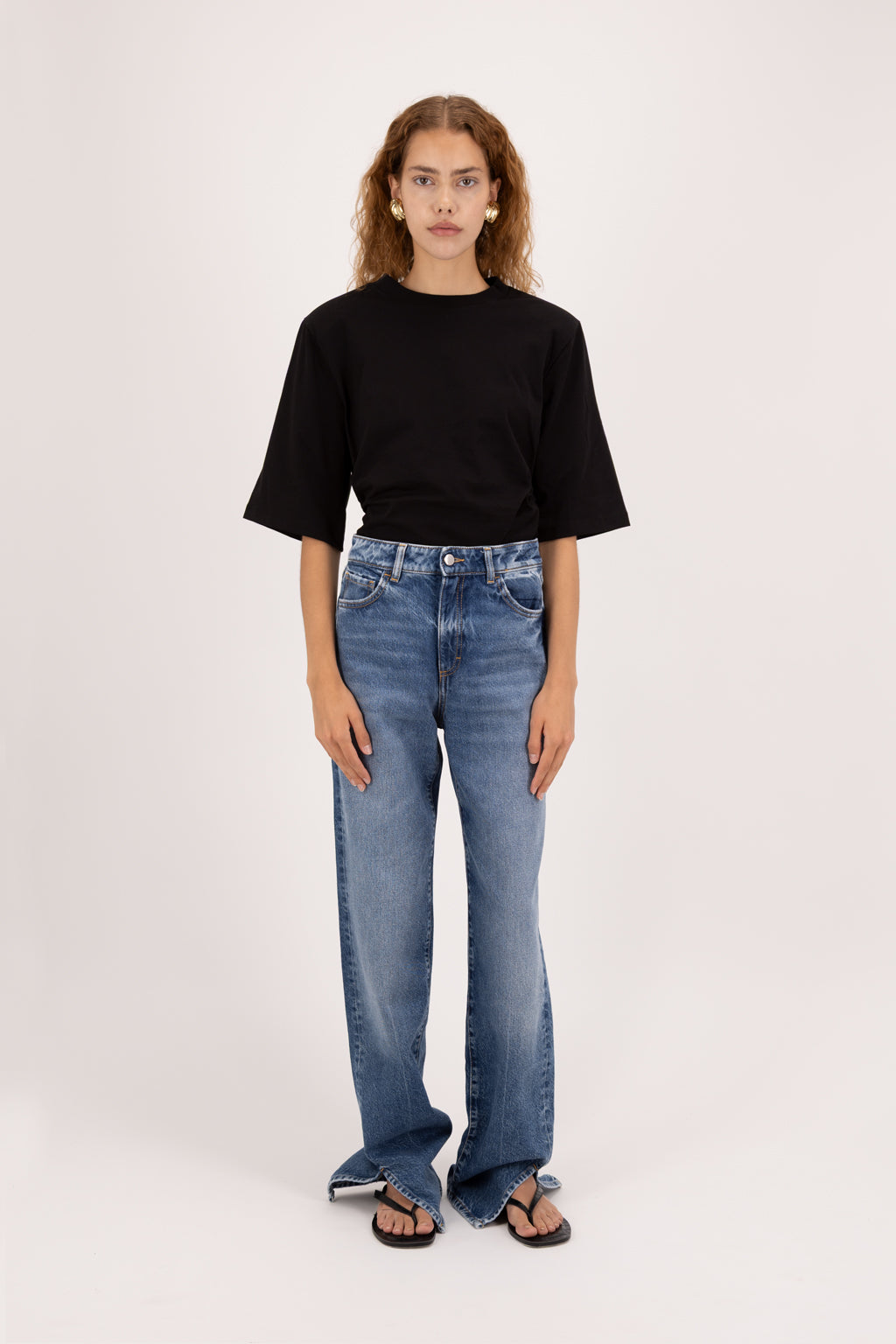 Jodie women’s straight leg jeans in eclipse wash, 100% rigid cotton denim, worn by a model with a black t-shirt.
