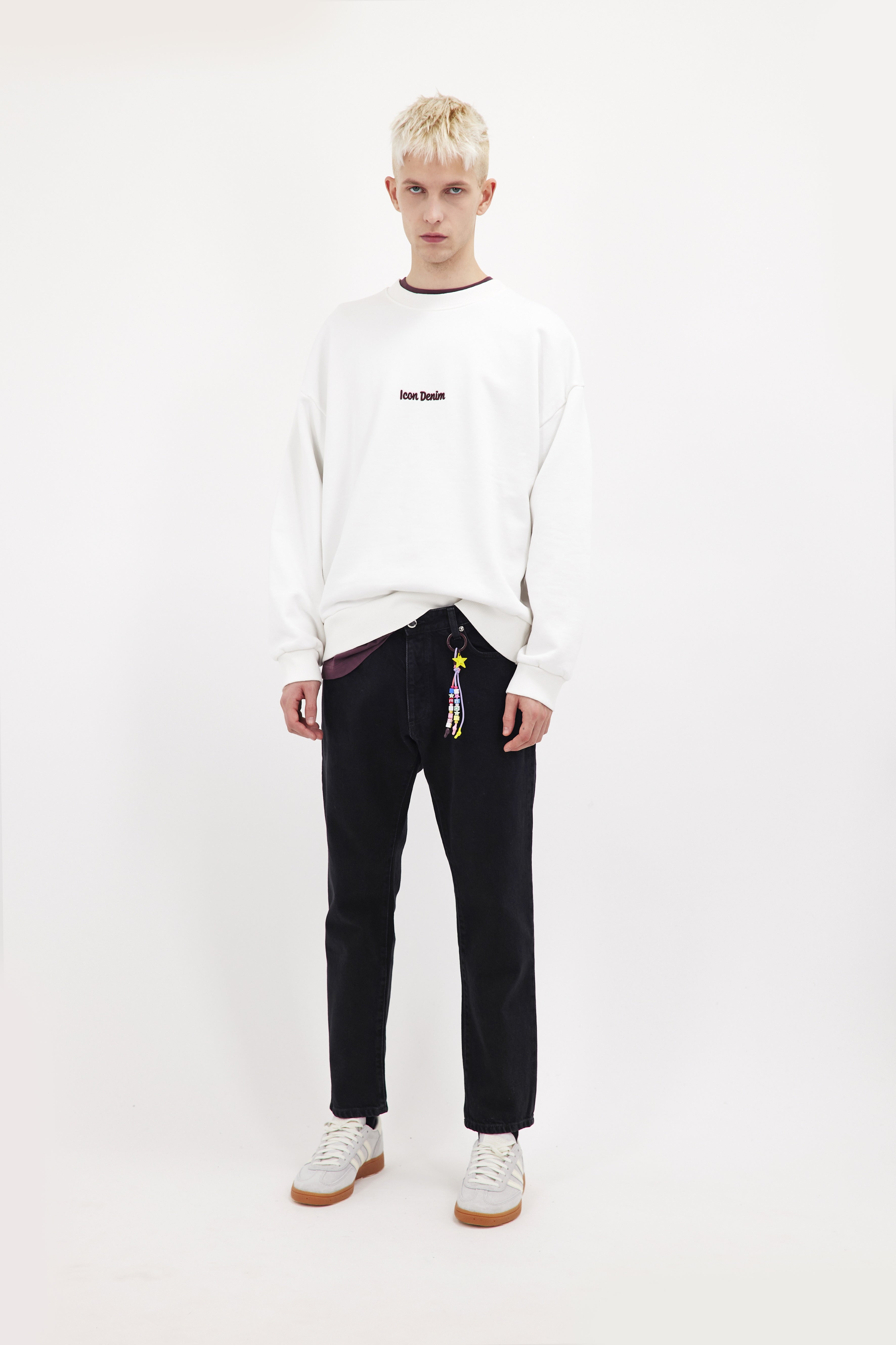 Josh men’s carrot jeans in graphite black wash, 100% rigid cotton denim, worn by a model with a white sweatshirt.