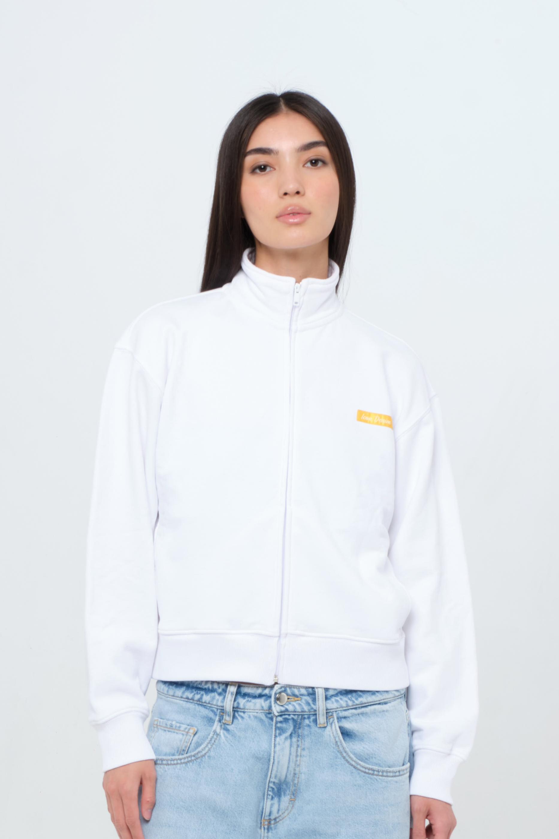 Kara women’s sweatshirt in white, 100% cotton, worn by a model with jeans.