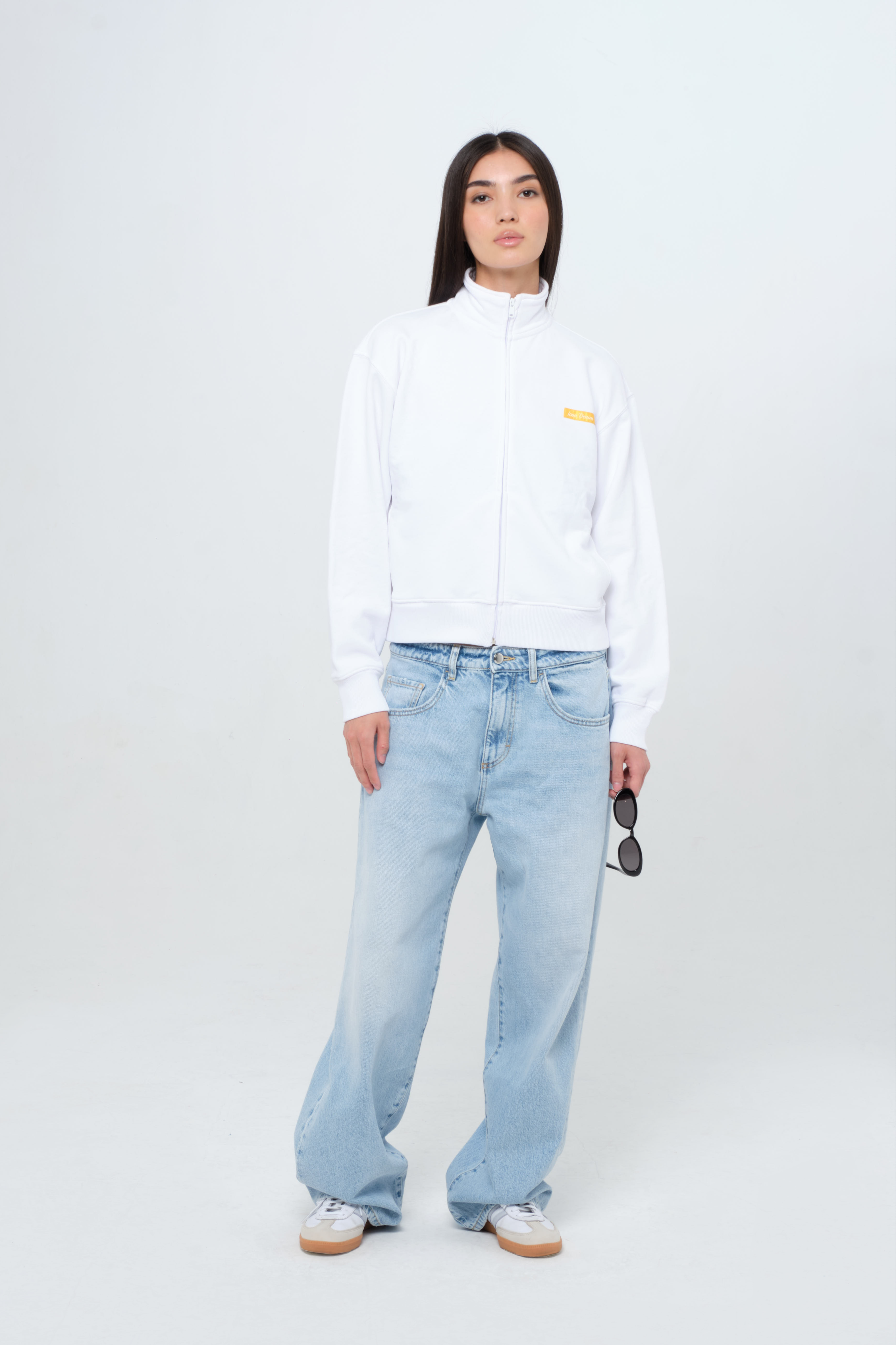 Kara women’s sweatshirt in white, 100% cotton, worn by a model with jeans.