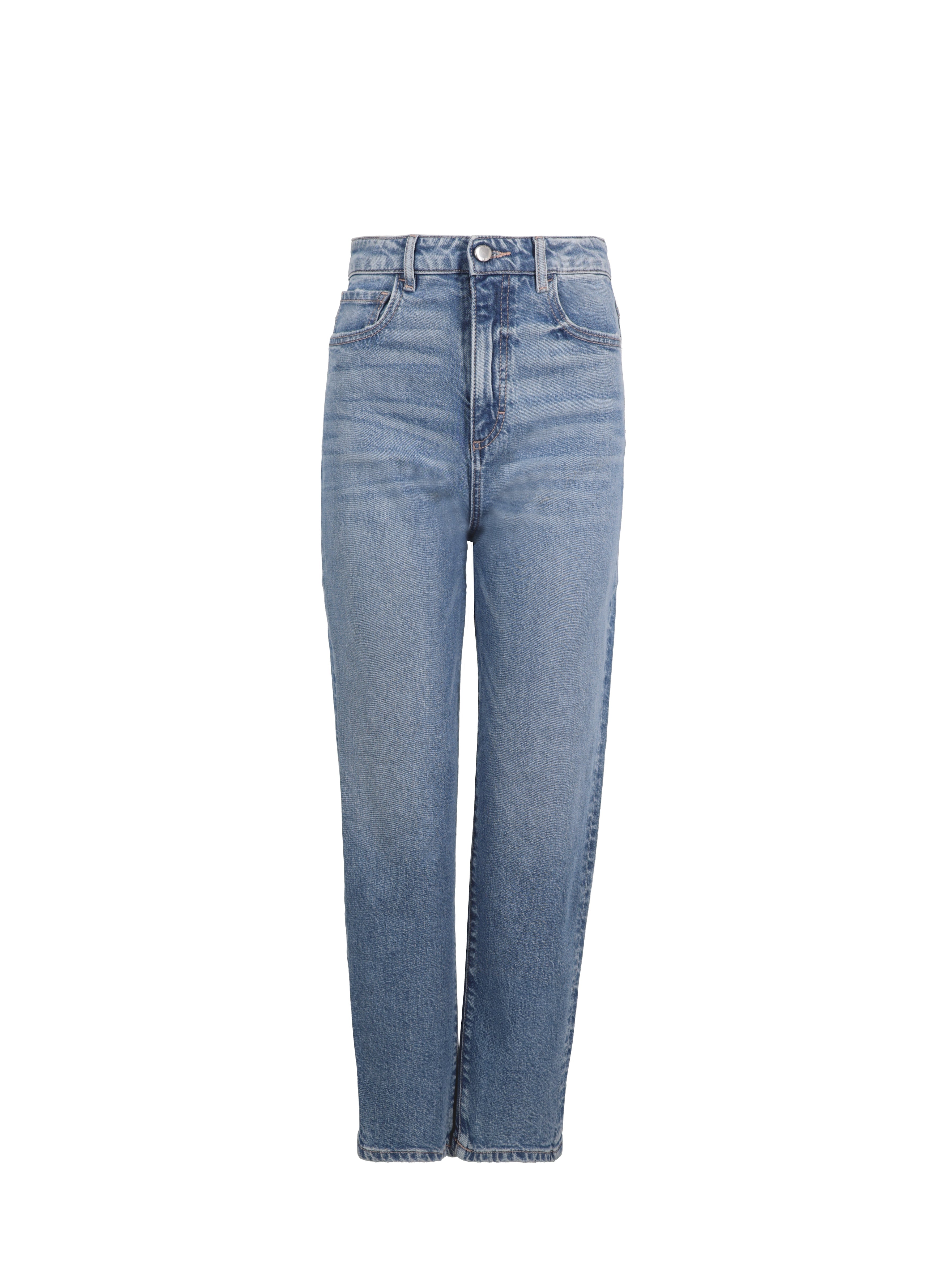 Still life of Karolina women’s carrot jeans in misty blue wash, 99% cotton denim and 1% Elastan fibers.