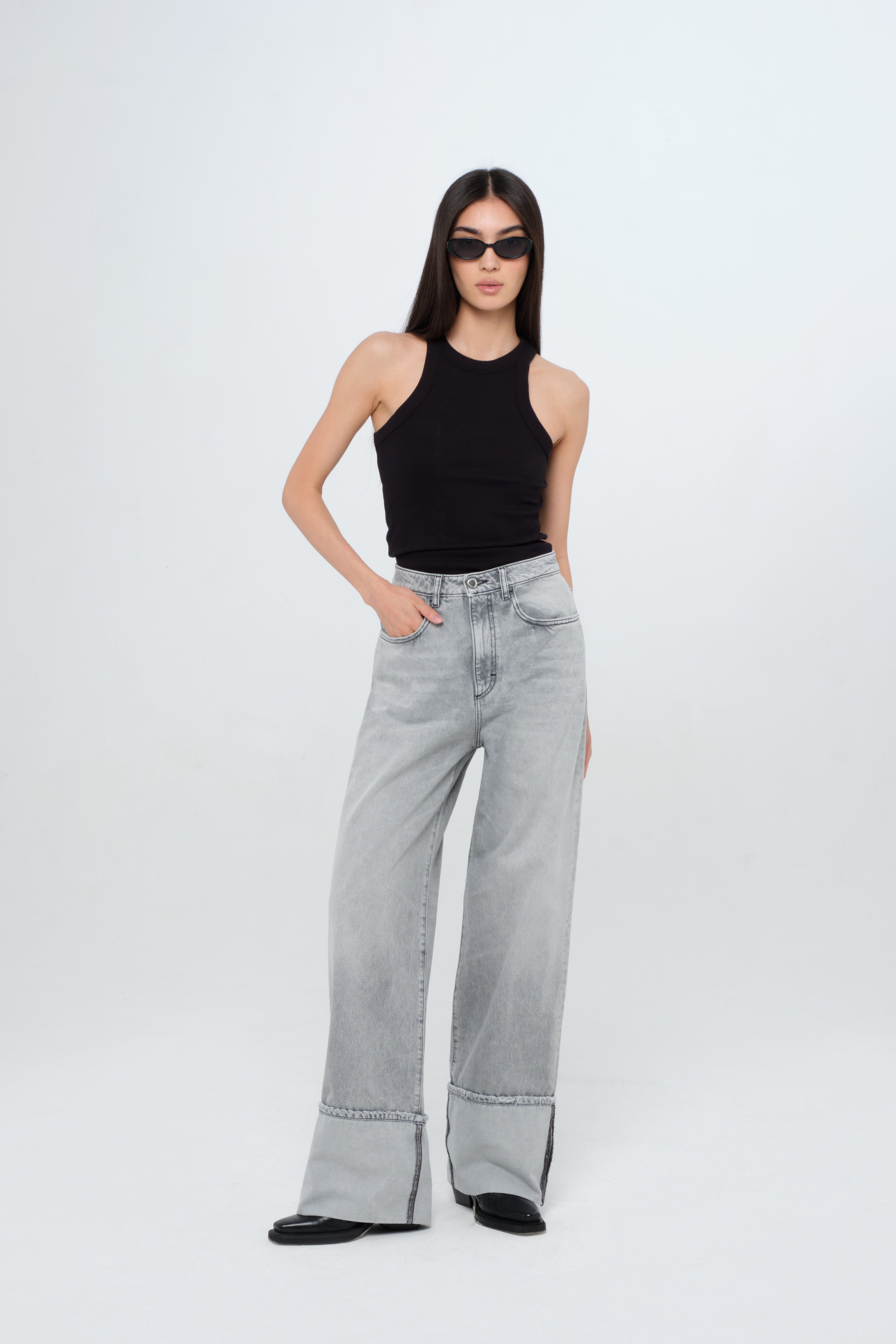 Kiki women’s wide leg jeans in gray wash, 100% rigid cotton denim, worn by a model with a black top.
