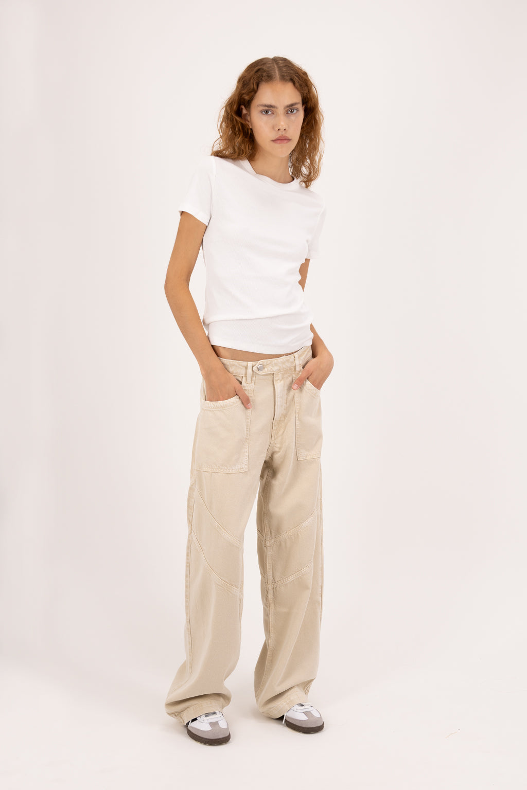 Lysa women’s wide leg jeans in desert wash, 100% rigid soft cotton denim, worn by a model with a white t-shirt.
