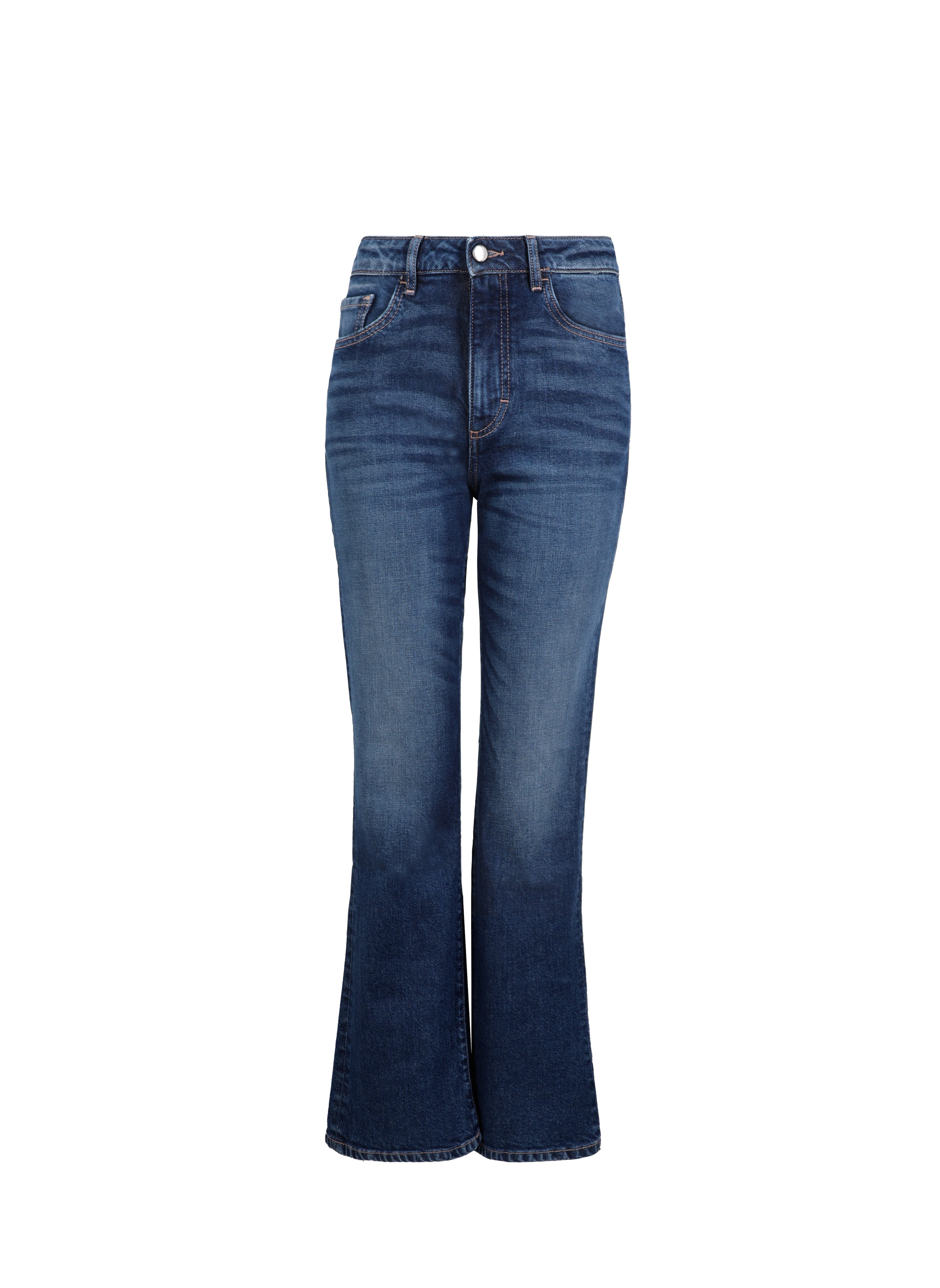 Still life of Pammy women’s slim flared jeans in eclipse wash, 99% cotton denim and 1% Elastan fibers.