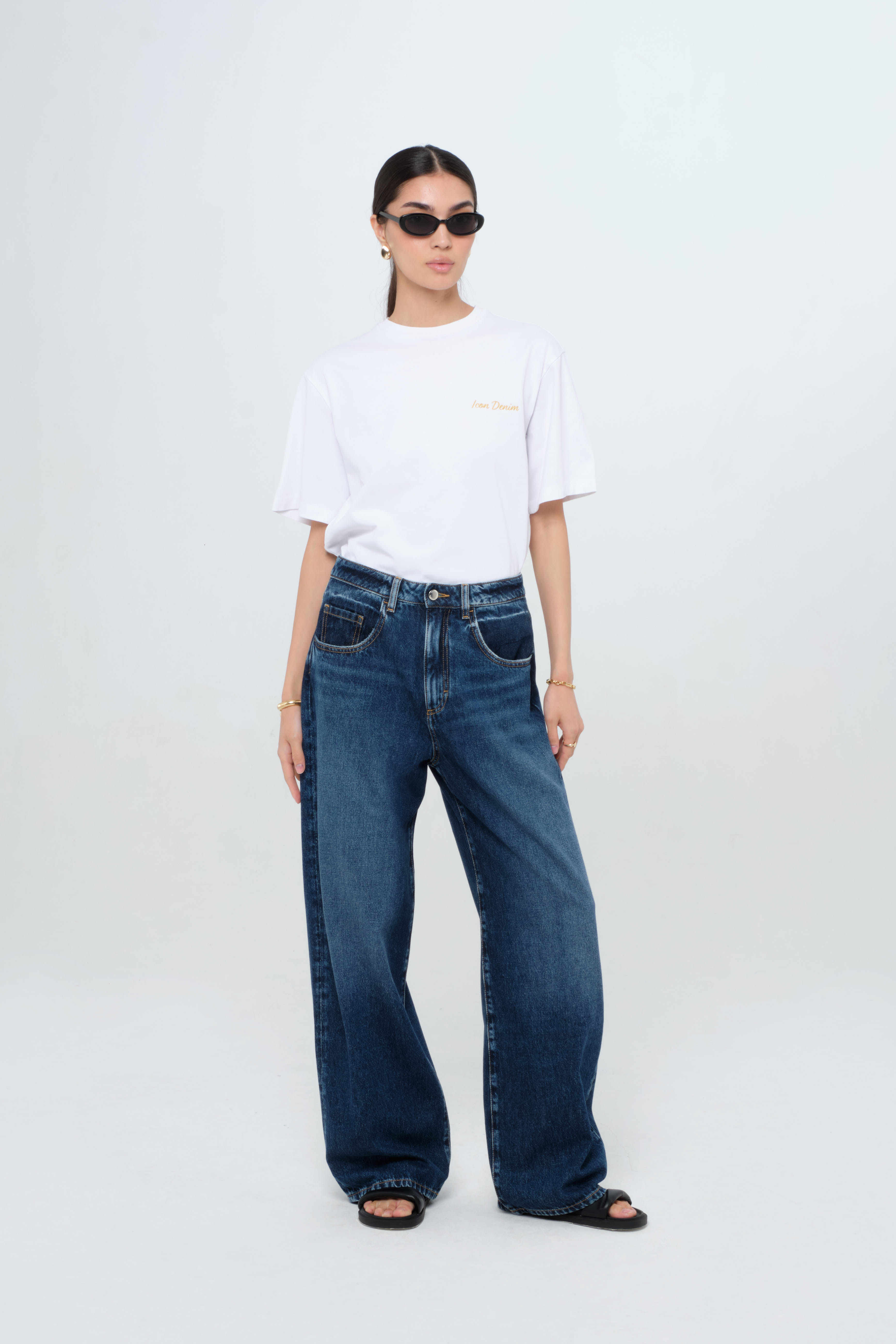 Poppy women’s wide leg jeans in dark wash, 100% rigid cotton denim, worn by a model with a white t-shirt.
