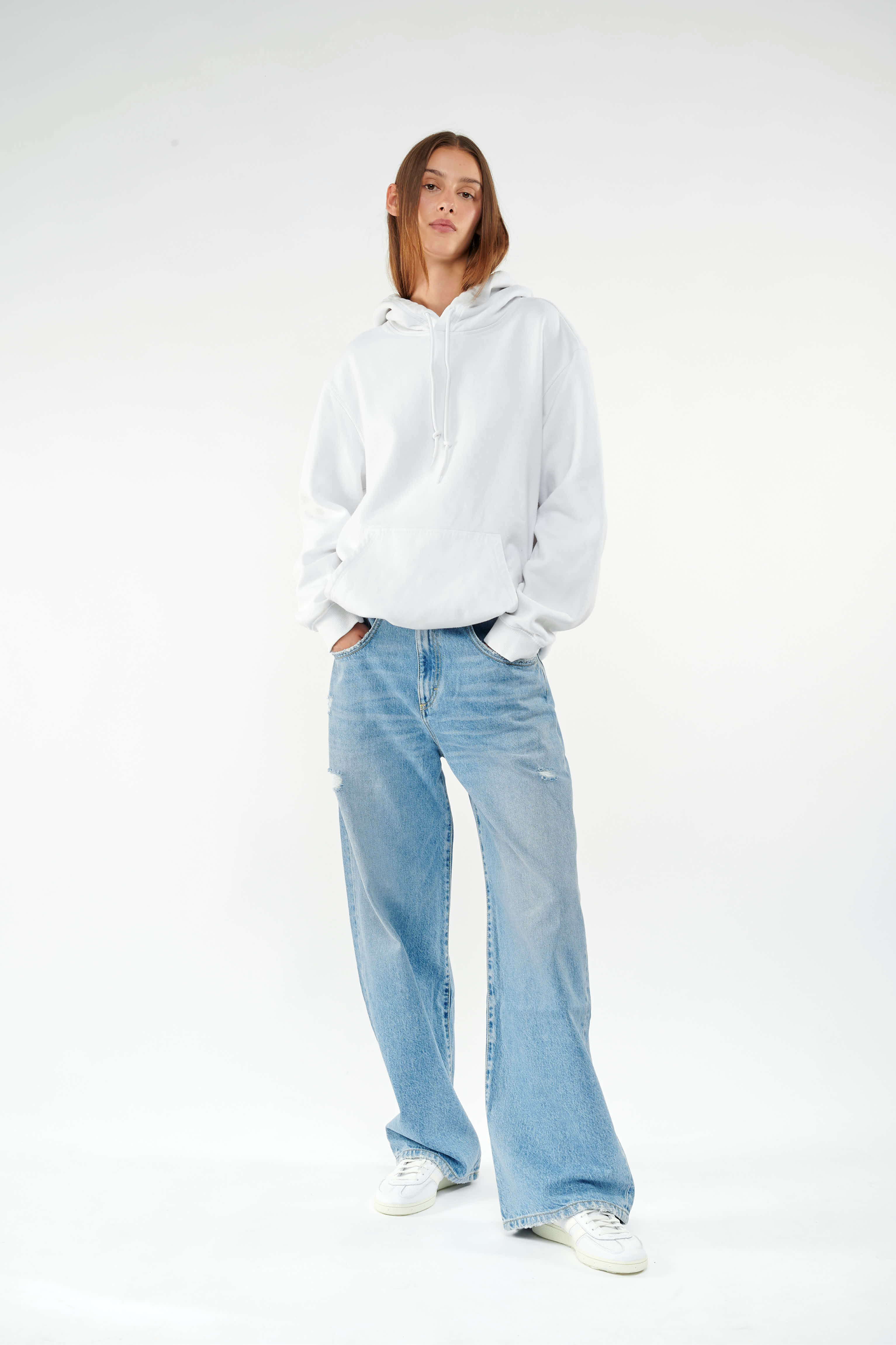 Poppy women’s wide leg jeans in medium wash, 100% rigid cotton denim, worn by a model with a white sweatshirt.