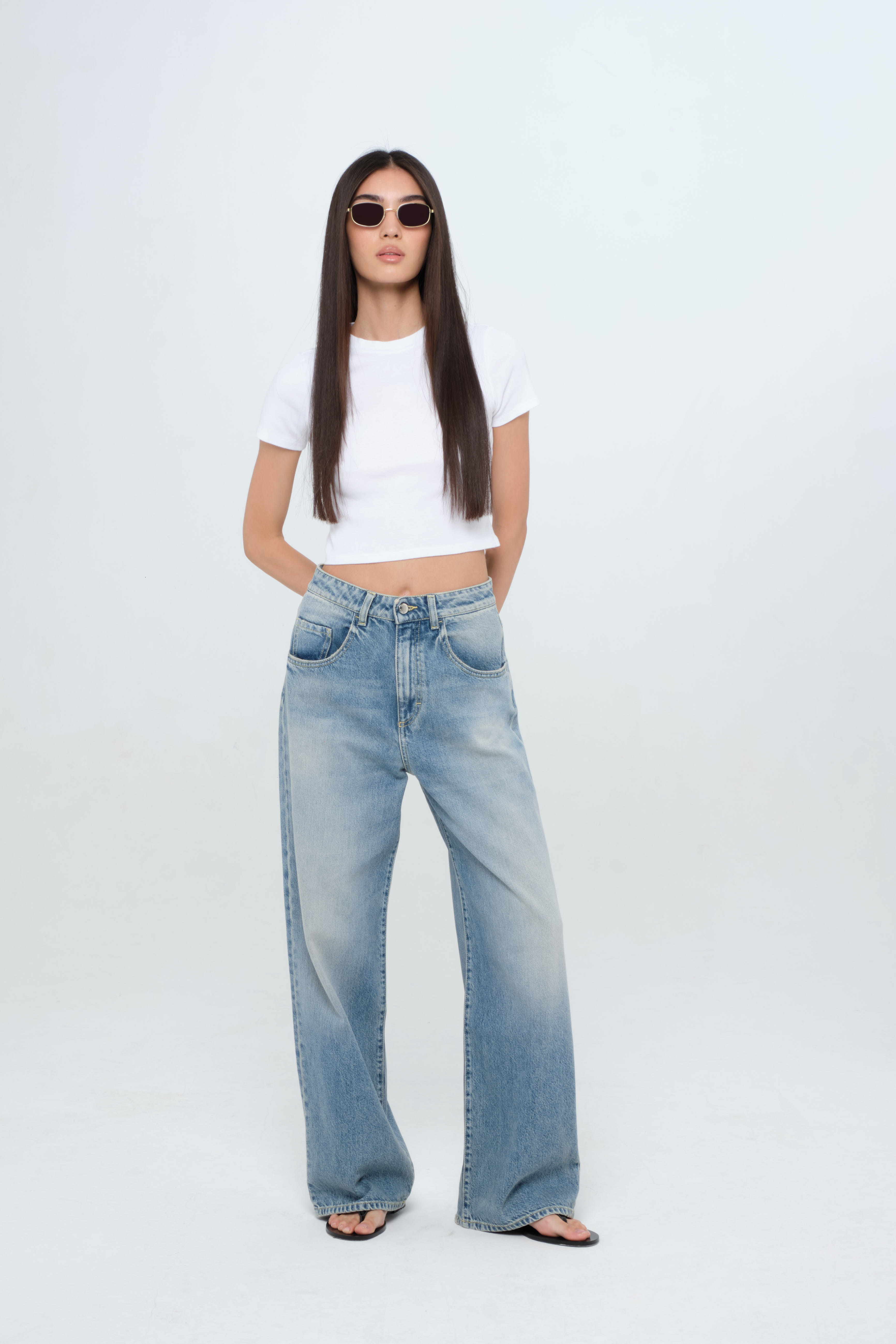 Poppy women’s wide leg jeans in smoke blue wash, 100% rigid cotton denim, worn by a model with a white t-shirt.