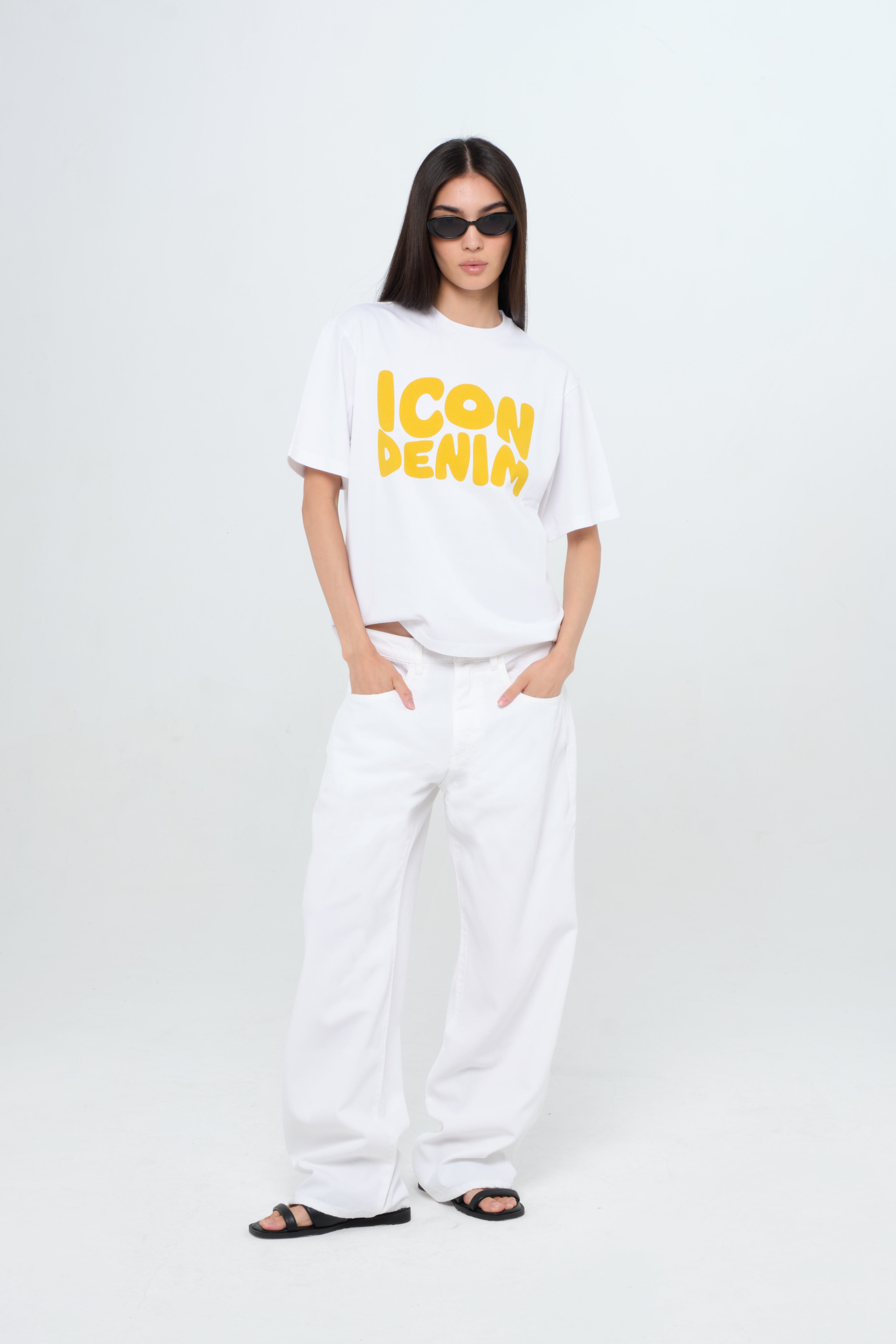 Sammy women’s t-shirt in white, 100% cotton, worn by a model with jeans.

