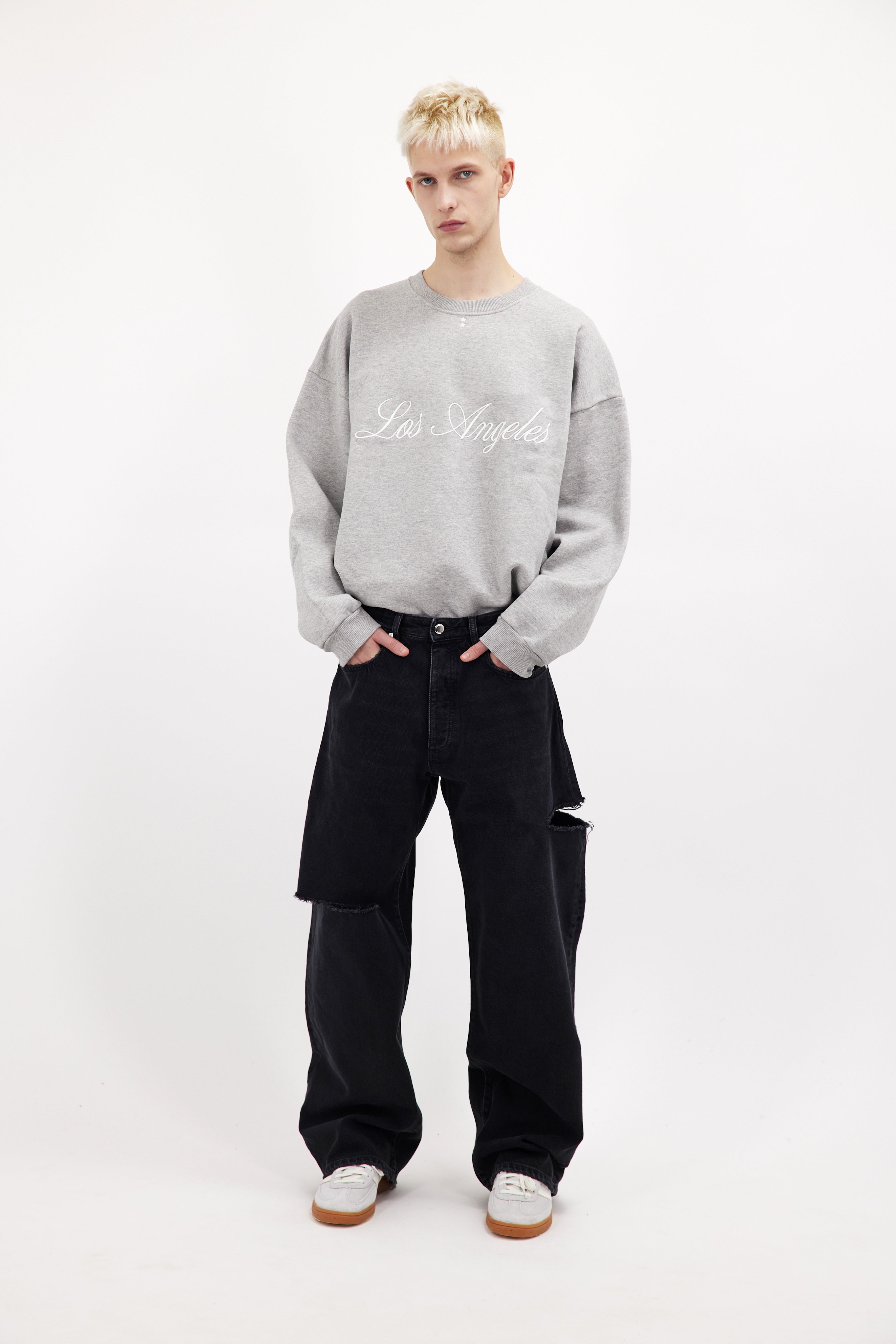 Scott men’s wide leg jeans in graphite black wash, 100% rigid cotton denim, worn by a model with a grey sweatshirt.