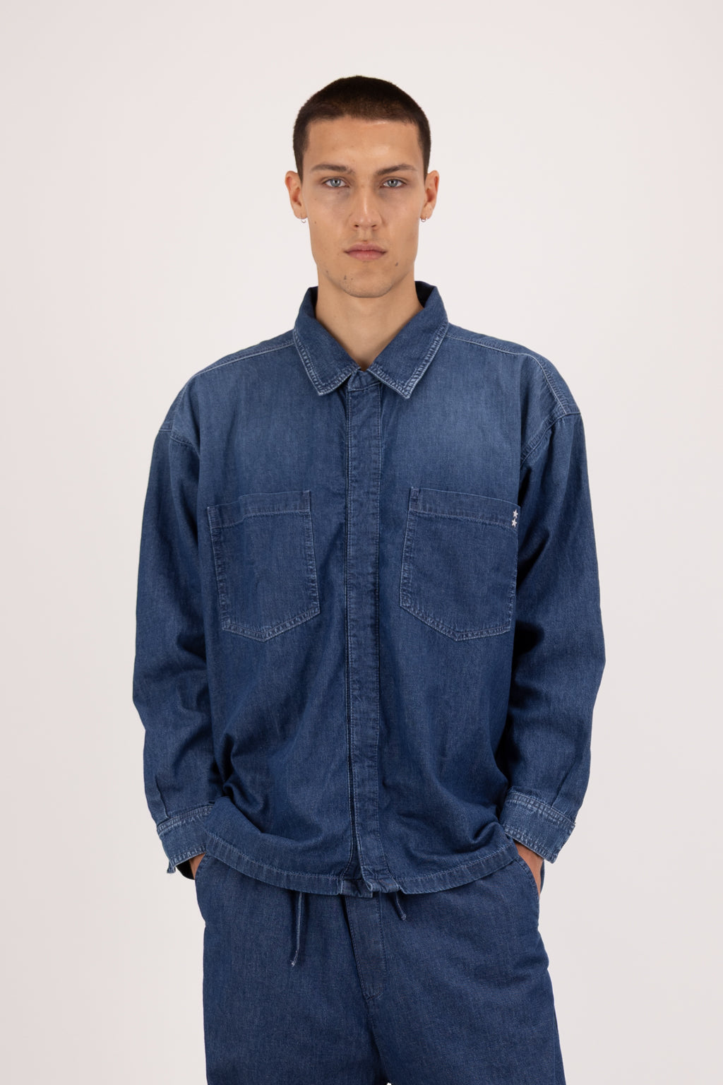 Seth men’s oversize shirt in night wash, 100% ultra light cotton denim, worn by a model with jeans.